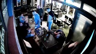 Guests harassed the waitress and then the boss came: