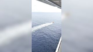 INCREDIBLE: Daughter Fell Overboard, Father Jumps in to Save Her! Holds Her Up Entire Time Waiting for Rescue