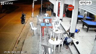 Brutal Murder: Man having Beers with his Friends is Killed from Behind..