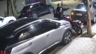 Off Duty Police protects his Girl friend and Himself. He has a Gun and he know how to use it