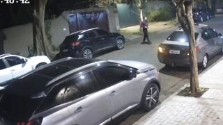 Off Duty Police protects his Girl friend and Himself. He has a Gun and he know how to use it