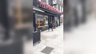 Hoods SLEDGEHAMMER jewelers in broad daylight in London