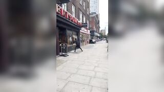 Hoods SLEDGEHAMMER jewelers in broad daylight in London