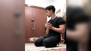 The cat's reaction to Islamic prayer.