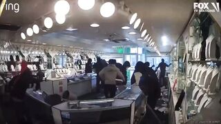 The Fastest you'll ever See a Jewelry Store Looted in the US too