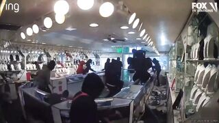 The Fastest you'll ever See a Jewelry Store Looted in the US too
