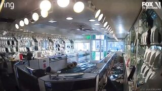 The Fastest you'll ever See a Jewelry Store Looted in the US too