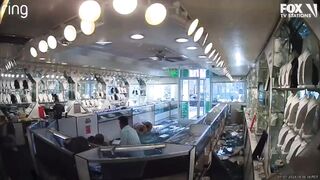 The Fastest you'll ever See a Jewelry Store Looted in the US too