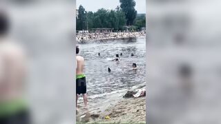 Man recording Beach catches Man's Suicide by accident (slow motion and aftermath)