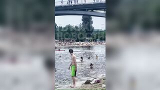 Man recording Beach catches Man's Suicide by accident (slow motion and aftermath)
