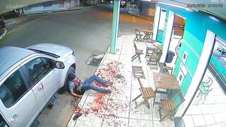 Man Stabbed to Death at Ice Cream Shop in Fight gone Very Bad..and Bloody