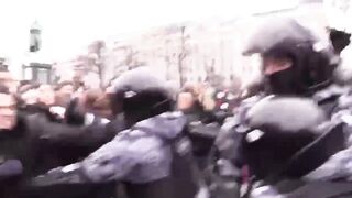 "The Berserker": Man Convicted of Fighting Police video evidence released