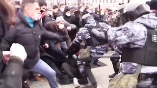"The Berserker": Man Convicted of Fighting Police video evidence released