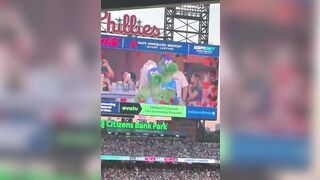 LOL: Phillies Had the Phillie Phanatic re-enact the Coldplay Affair