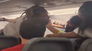 Black Dude Beats Muslim That Was Harassing him the Whole Flight. (Muslim Arrested)