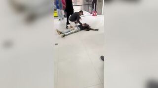 Man sets fire to lottery shop in Florianópolis mall, injuring 5; VIDEO