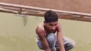 Cell Phone Thief didn't think this one through. Thief hangs from train, jumps off in dramatic video after snatching mobile