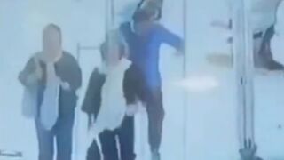 Iran: POS kicks a woman because her hijab had slipped