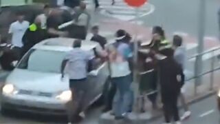 Immigrants get into a mass fight in front of police in Spain