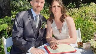 Shock: Australian Couple make Death Pact being Childless. Both jump to their Death