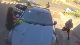 Car washers robbed at gunpoint in California