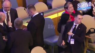 The President of Poland, Karol Nawrocki, took snus during the UN General Assembly. Th