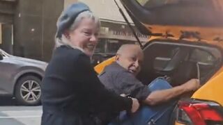 Woman refuses to pay her fare in New York