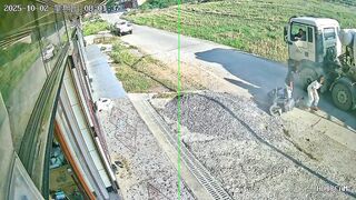 These Two Girls Are Lucky To Be Alive !