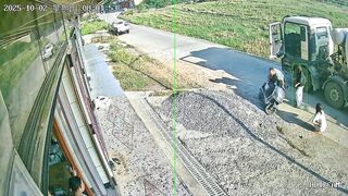 These Two Girls Are Lucky To Be Alive !