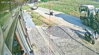 These Two Girls Are Lucky To Be Alive !