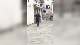 Pickpocket owned in Venice (Part 1)