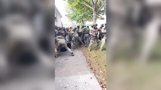 Complete chaos in Chicago when large crowd interfered with federal agents doing ICE
