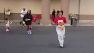 This woman records her entire family running out of the store after they stole products. Kids and even a baby!