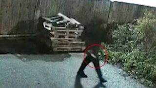 CCTV of Muslim terrorist who stabbed 11 ppl in London train last night