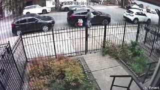 Armed thieves rob, carjack man with young trick-or-treater in Chicago