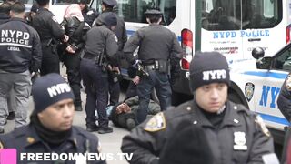 Palestine protestors CRASH Black Friday shopping at an NYC Apple Store
