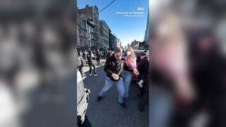 Manhattan Anti-ICE Riots as Protesters Sabotage Possible Raid