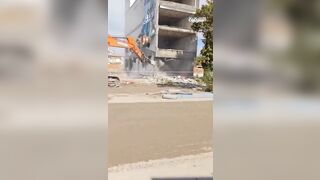 Alooo snackbar- Muhammad (lgbt) forgot to block the road!