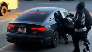 Post Office in LA got robbed in broad daylight