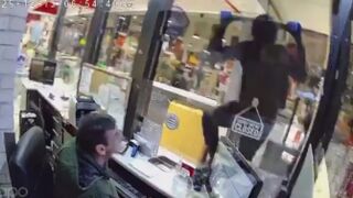 Brazen robbery inside a money exchange business in Canada