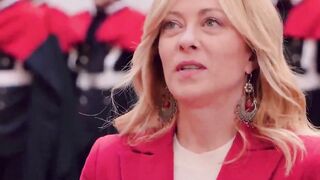 Giorgia Meloni's reaction when seeing the president of Mozambique